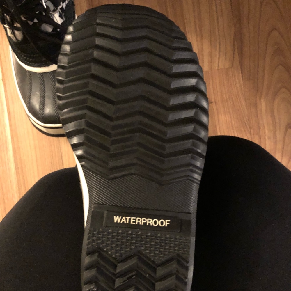 Sorel waterproof boots - Picture 5 of 8